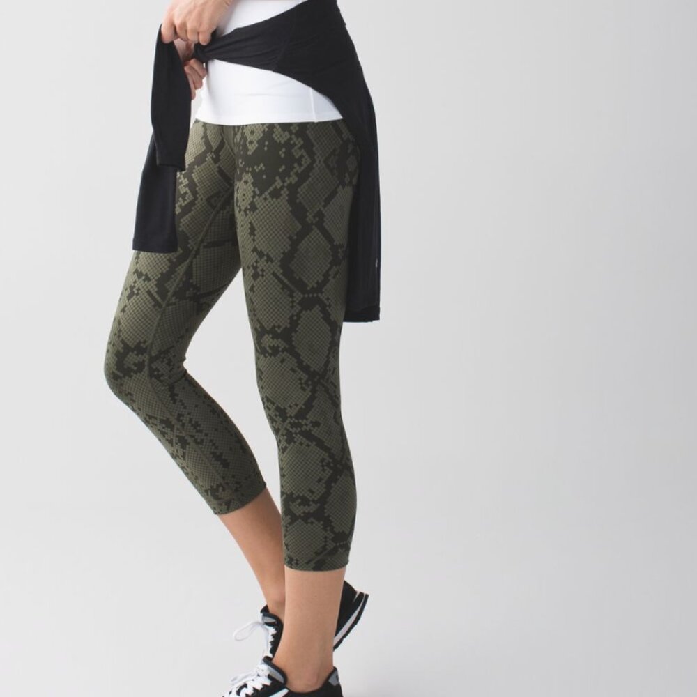 Lululemon Wunder Under CropFull-On Luon Ziggy Snake Green Gator